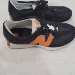 New Balance Men's Black and Orange Sneaker ssize 6.5